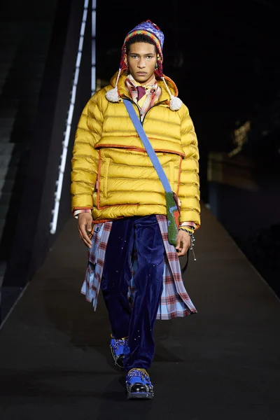 Look 18